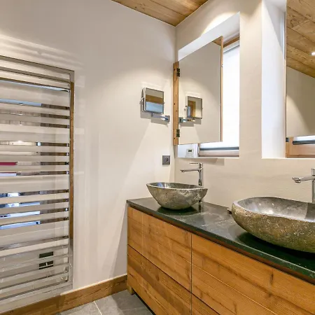 De Luxe Avec Cheminee, Balcon Et Services Inclus, Au Pied De La Foret De Bellevarde - Fr-1-694-12